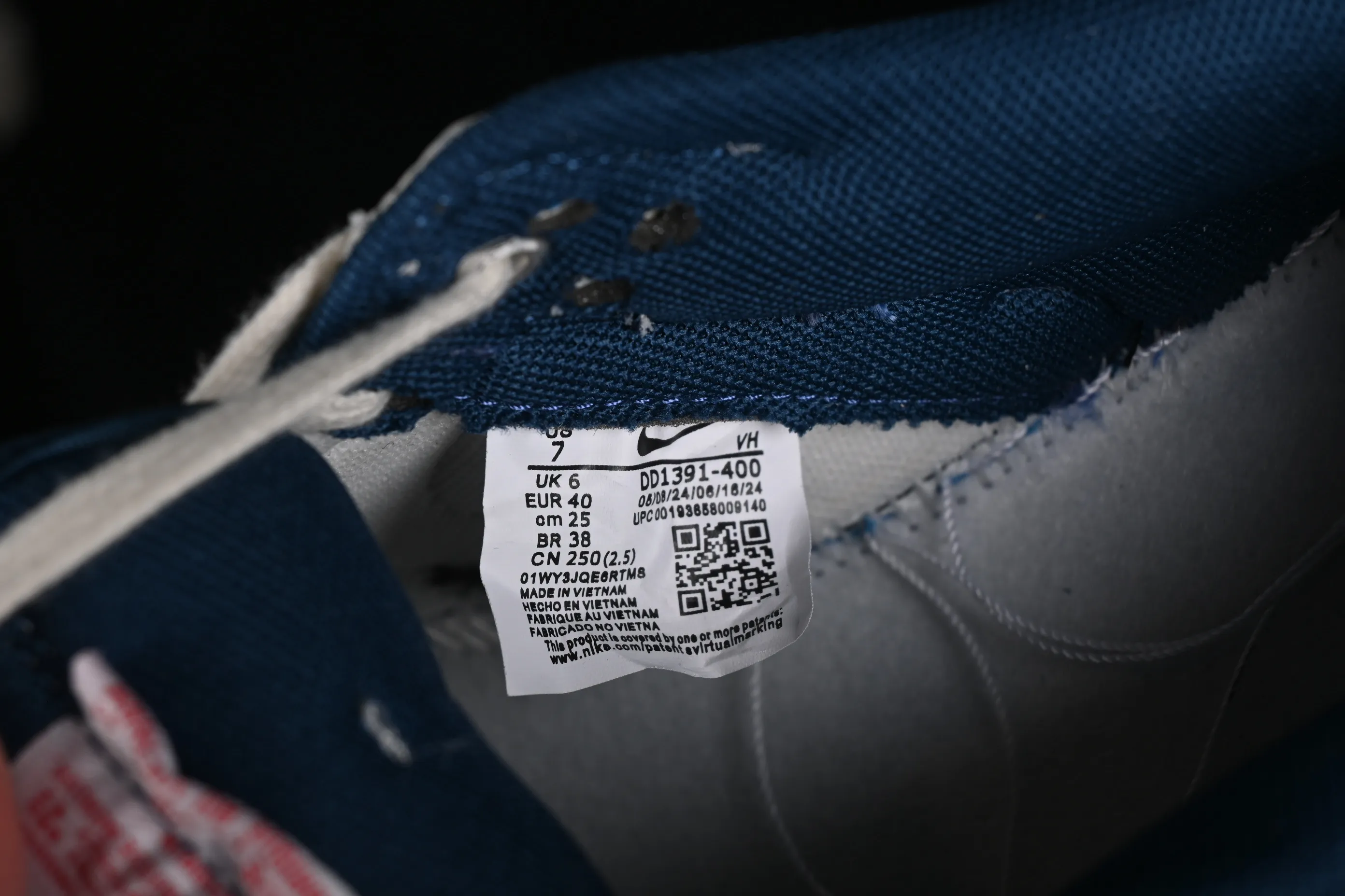 All Categories Nk SB Dunk Series Nk SB Dunk Low Low-top sneakers Nk Dunk Low Panda Prank Wave Fisherman-Fishing in the Lake Blue Brown Low-top casual sneakers DD1391-400